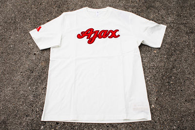 Kijk, er is ook een t-shirtje! © Ajax Life