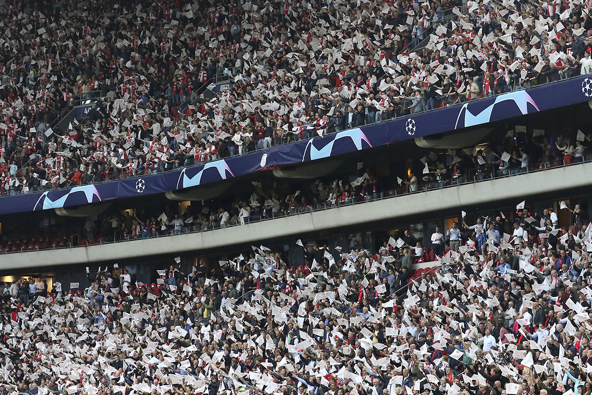 Ajaxcluitverkocht800