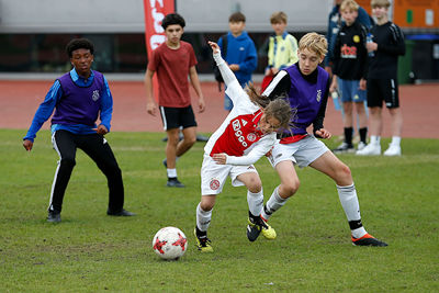 Er wordt echt lekker gevoetbald. © De Brouwer