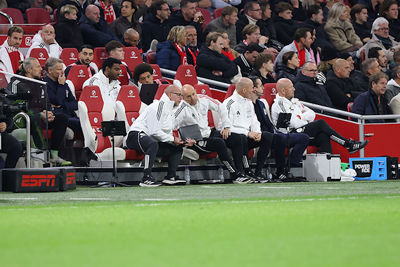 Een nieuw gezicht op de bank. Grim neemt de plek van Peereboom in. © De Brouwer