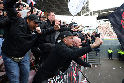 Godts zorgt voor opwinding met een raak schot van afstand. © De Brouwer