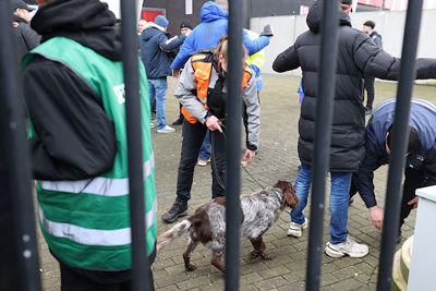 Eerst nog even fouilleren en beroken worden. © De Brouwer