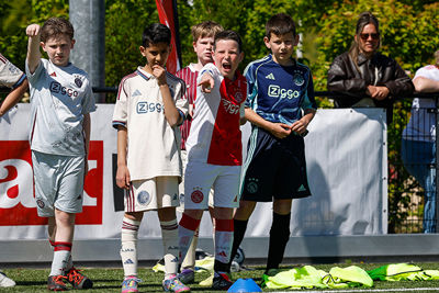 Vanaf de kant wordt fanatiek gecoacht. © Pro Shots