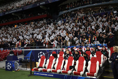 Een lege bank. Verzin zelf het onderschrift. © De Brouwer