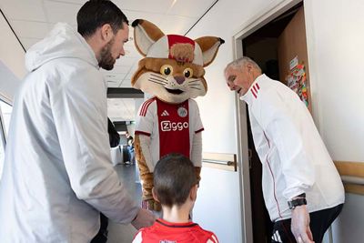 Heini Otto laat de slaapkamers zien. © Pro Shots