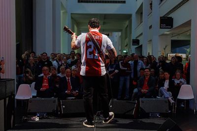 De muzikale omlijsting is erg fijn. Dit is mijn club! © Pro Shots