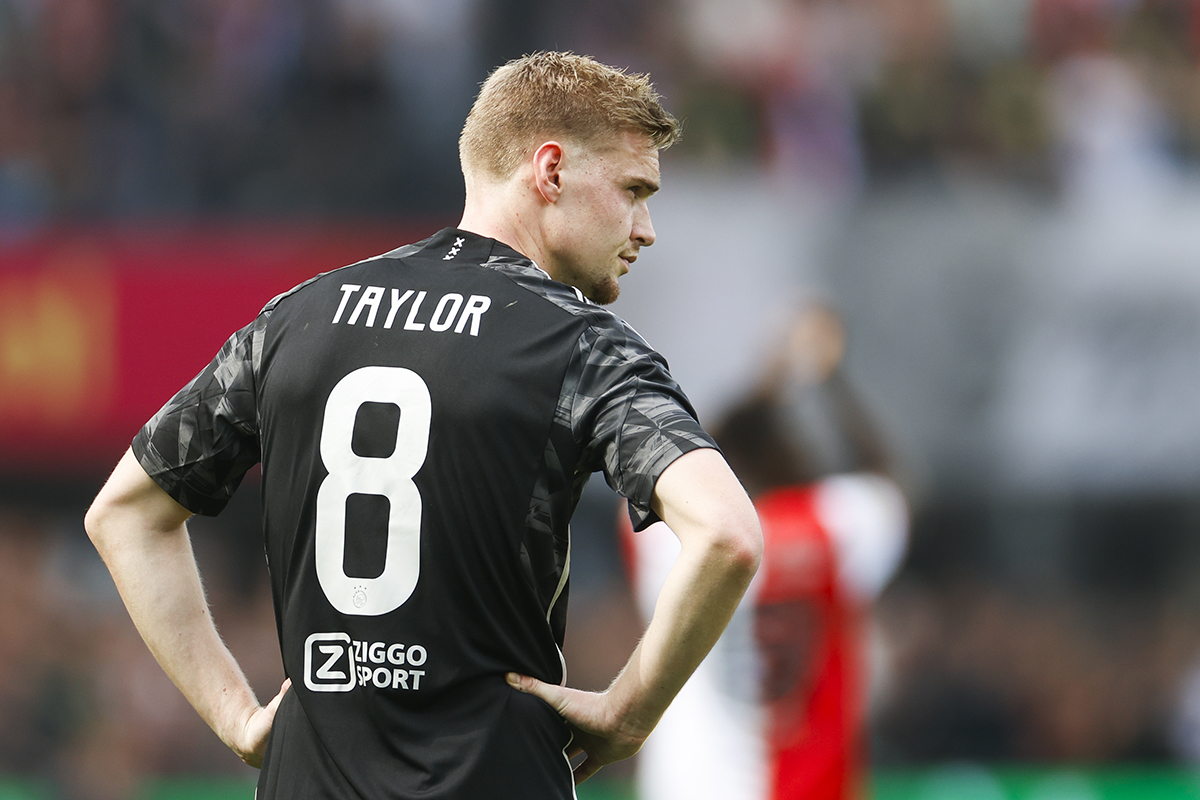 Taylor zoekt naar woorden en komt niet verder dan ‘schandalig’