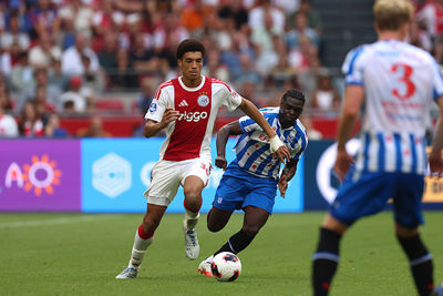 Rond Bouwman en een hoog geheven been ontstond veel discussie. © De Brouwer