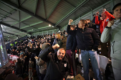 Gebalde vuisten. Dat is lang geleden. © De Brouwer