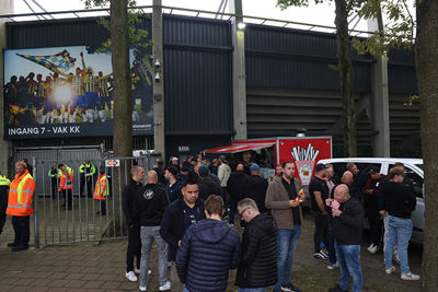 Hup, naar binnen! © De Brouwer