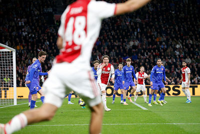 Godts vertelt Steur dat hij beter moet kijken. © De Brouwer