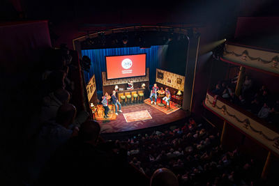 Ook de balkons zijn goed gevuld. © Pro Shots