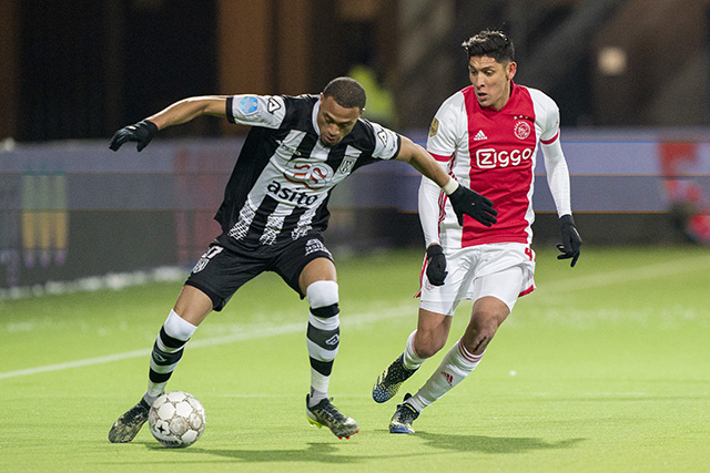 Hier zijn de knieën van Alvarez nog redelijk ongeschonden... © Pro Shots