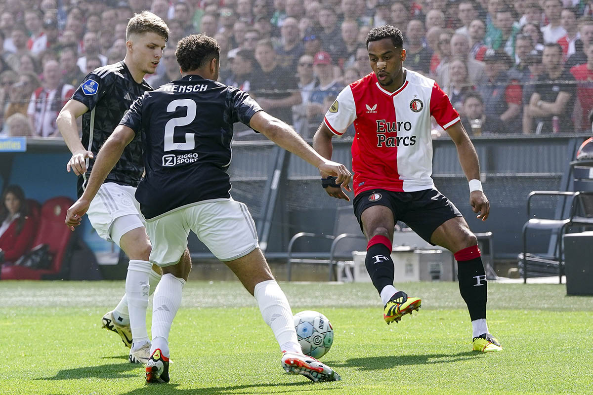 Feyenoord scoort erop los in speeltuin Ajax en dit valt op