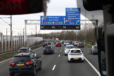 Altijd en overal. © De Brouwer