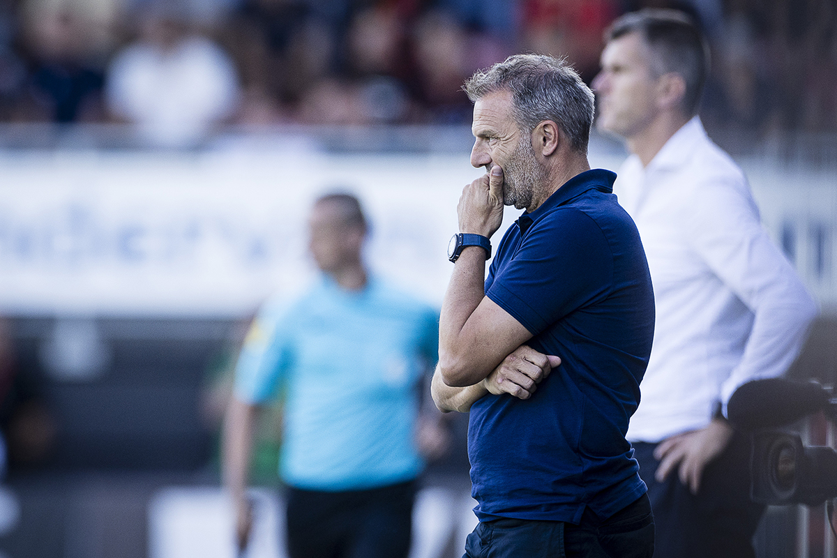 Steijn over linksbacks: ‘Moet een schepje bovenop’