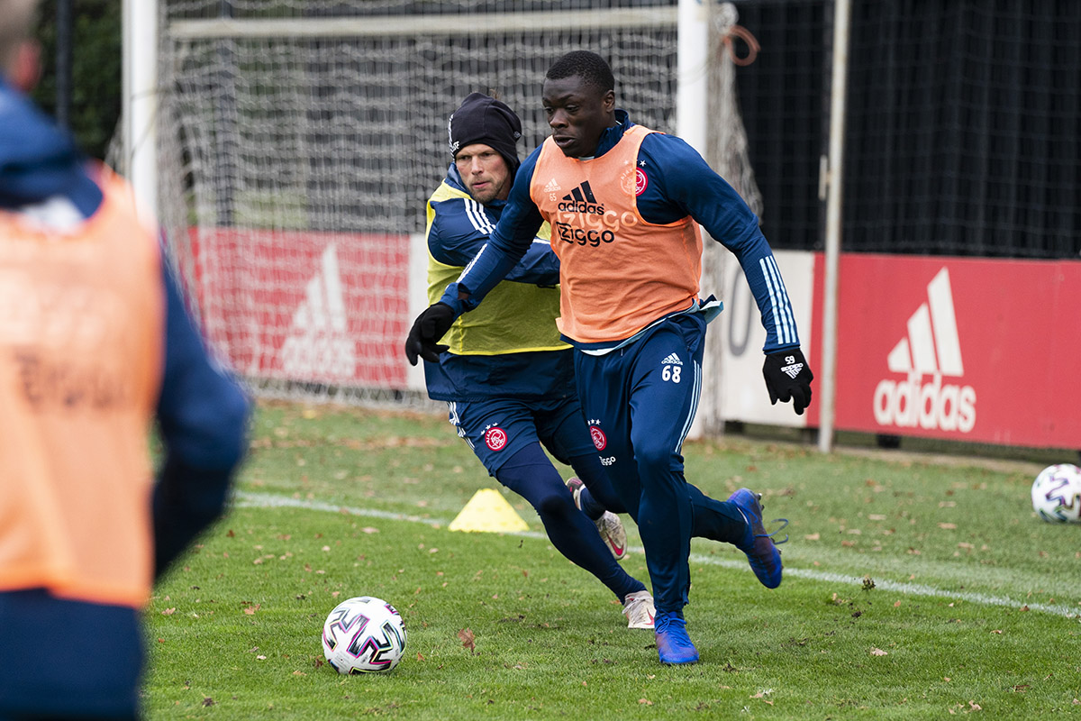 Huntelaar Brobbey 1200