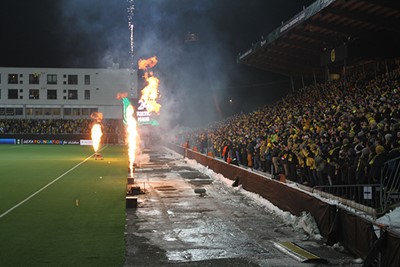 Meer vuurwerk vooraf dan op het veld. © SV Ajax
