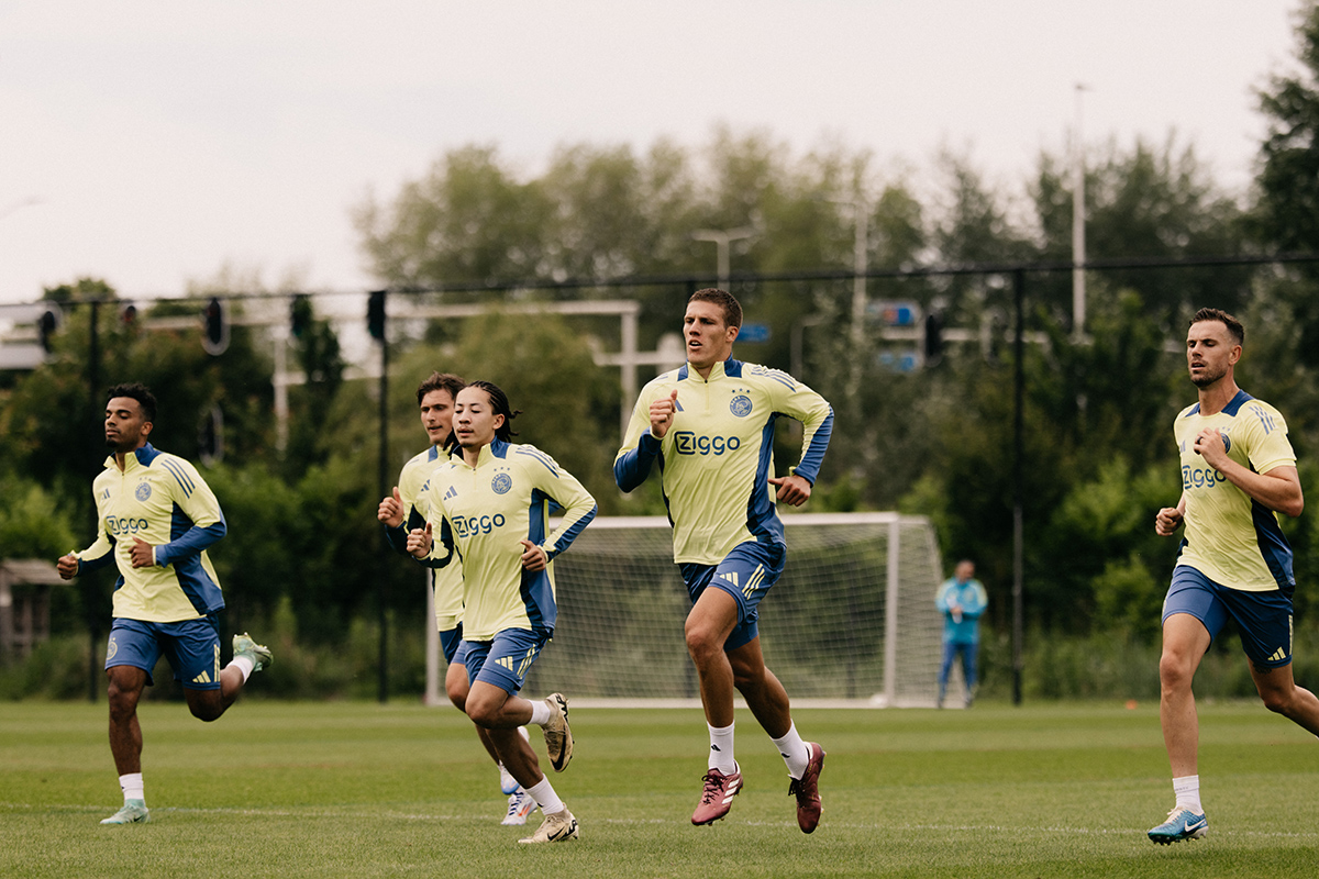 Ajax oefent tijdens trainingskamp tegen Al-Wasl en Olympiakos