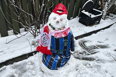 Ook deze sneeuwman willen we jullie niet onthouden. © SV Ajax