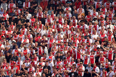 De dresscode wordt uitstekend aangenomen. © De Brouwer