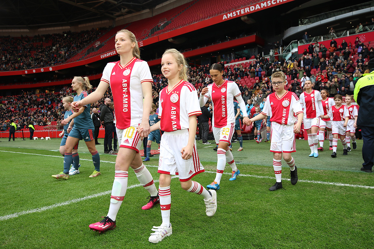 Mascottes Vrouwen 1200