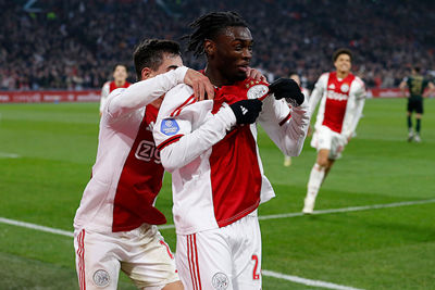 Rosa is er weer als de kippen bij om mee te juichen. © De Brouwer