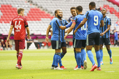 Ajax oogt sowieso fris. Labyad schiet zijn ploeg op 0-1. © Pro Shots