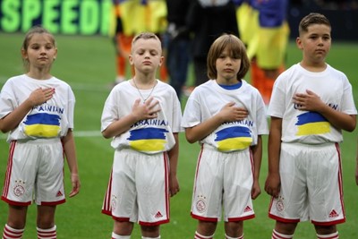 De mascottes op het veld zijn afkomstig uit het Oost-Europese land. © SV Ajax