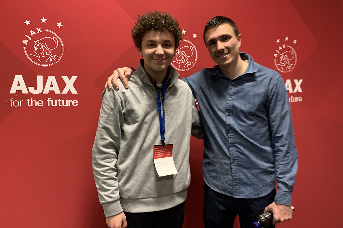 Dapp’re Schrijver Noé vraagt Berghuis pet van het hoofd!