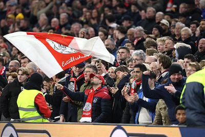 Wapperen voor de club. © De Brouwer