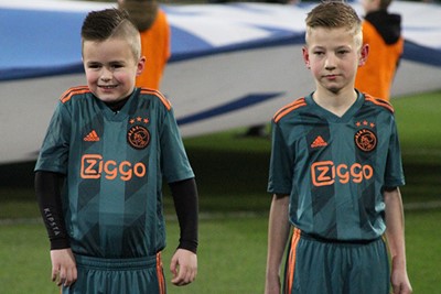 Thermoshirtje is een goed idee, maar evengoed is het fris hoor! © Ajax Kids Club