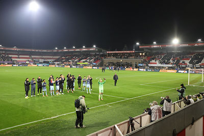 De goalie wordt dan ook naar voren geschoven voor een welverdiend applaus. © De Brouwer