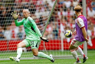 Edvardsen zet Pasveer op het verkeerde been. © Pro Shots