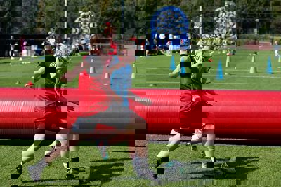 Natuurlijk wordt er ook gevoetbald. © De Brouwer