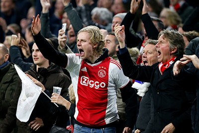Als Ajax scoort, dan juich je. Zeker als je hoopt dat er nog iets mogelijk is! © De Brouwer