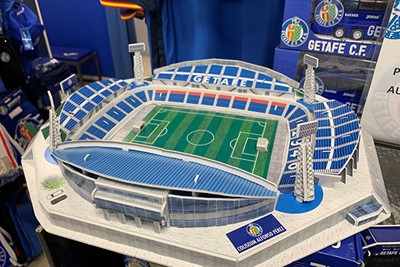 Kan onze fanshop dit van de Arena verkopen asjeblieft? © Ajax Life