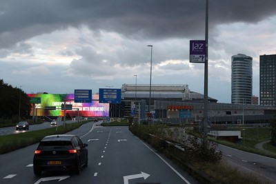 Donkere wolken boven de Johan Cruijff Arena. © De Brouwer