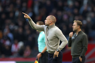 Hij doet het voor... © De Brouwer