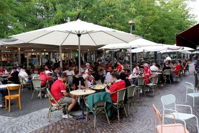 Supporters vermaken zich opperbest in de stad. © De Brouwer