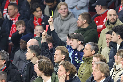 De frustratie op het veld en de tribune groeit. © De Brouwer