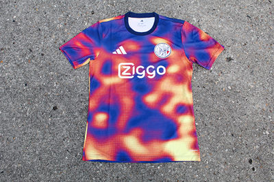 Zie jij de thermische weergave van juichende supporters...? © Ajax Life