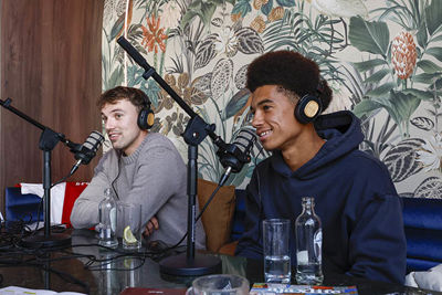 Hoe verklaren beide heren de wisselvalligheid van Ajax? © Pro Shots