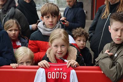 Het is wel duidelijk voor wie zij komt! © SV Ajax