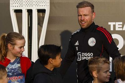 Daar is Klaassen, zelf ook ooit Ajax Kids Clublid. © Pro Shots