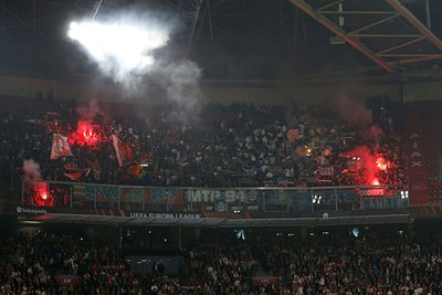 Ook de supporters uit Marseille laten zich gelden. © De Brouwer
