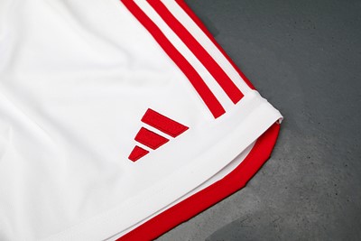 Het nieuwe Adidaslogo ziet er overigens wel strak uit. © Ajax Life