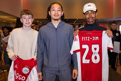 De finalisten op de kiek met Fitz-Jim. © Pro Shots