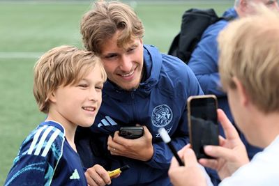 Godts kwam door persoonlijke omstandigheden ook niet in actie. © SV Ajax