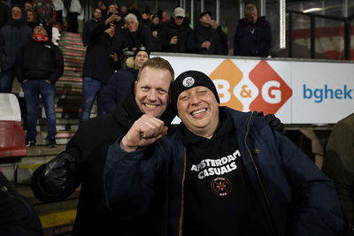 Zij zijn blij een kaartje te hebben gekocht. © De Brouwer